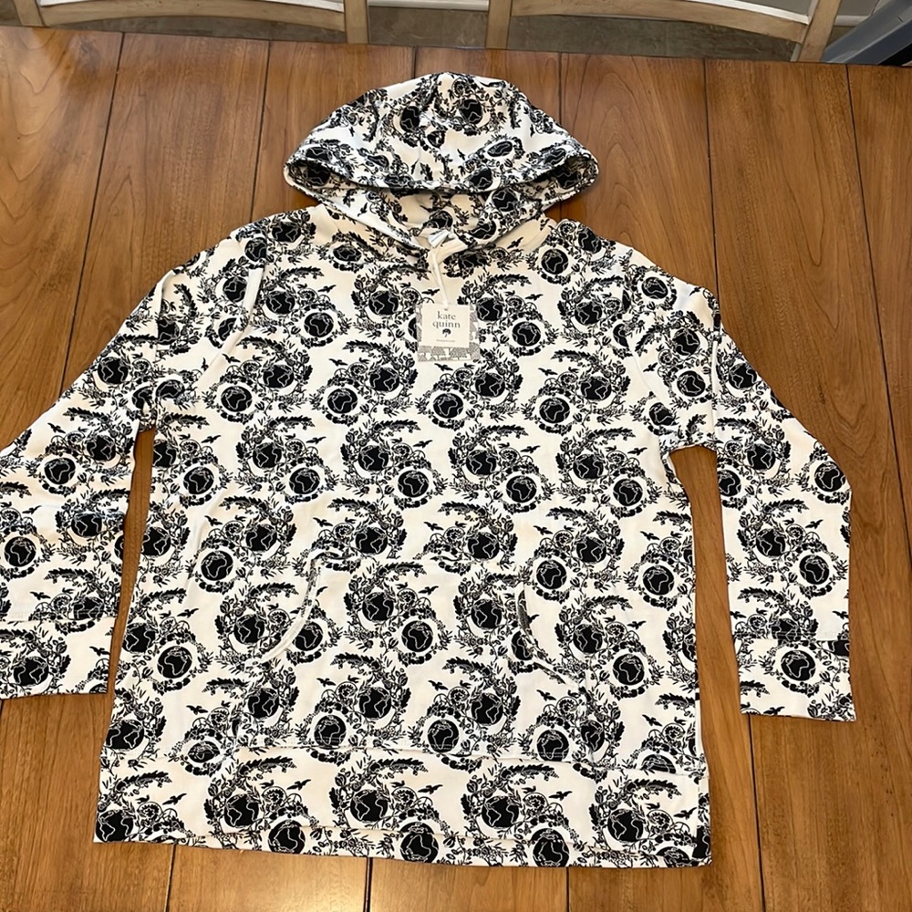 Kate Quinn Women’s Kanga Pocket Boxy Sweatshirt Onyx Peace On Earth Small NWT